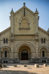 Church;-Cross;-Facade;-Historic-monument;-Jules-Astruc;-Kaleidos;-Kaleidos-images;-La-parole-à-limage;-Notre-Dame-du-Travail-church;-Paris;-Parisian-heritage;-Pediment;-Places-of-worship;-Portal;-Religious-architecture;-Romanesque-style;-Stories-Pictures;-Tarek-Charara